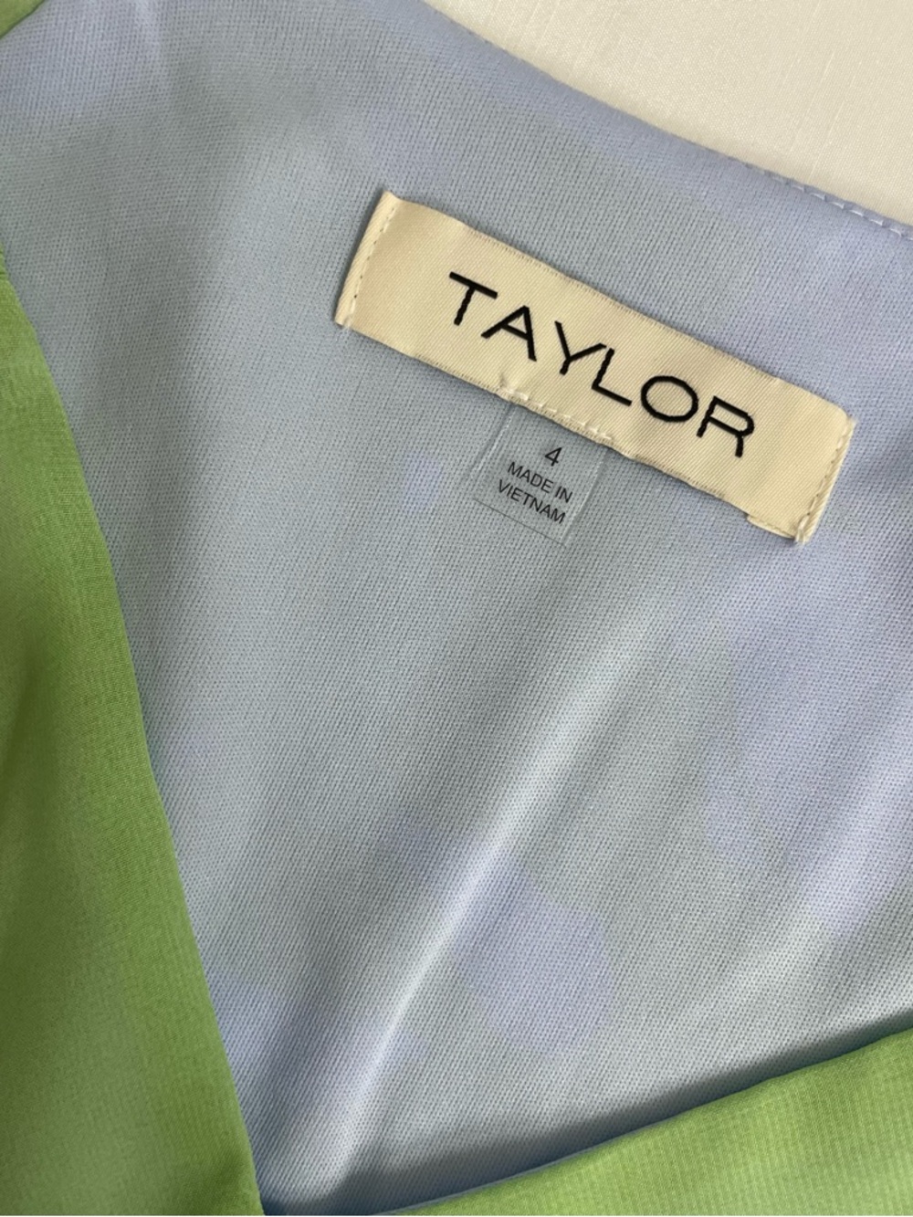 Taylor Chiffon Pastel Mint & Lilac Floral V-Neck Maxi Dress Long Sleeve Size 4 - Picture 8 of 14